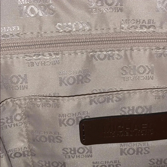 New Michael Kors Purse - Picture 5 of 6